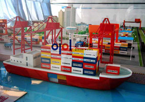 集装厢船模型